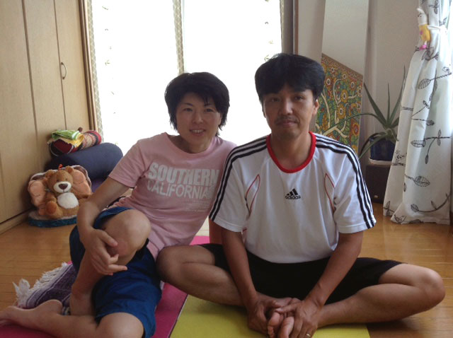 結婚記念日にヨガを体験された篠原夫妻